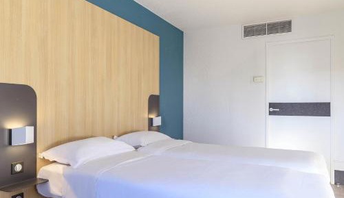 Superior Twin Room with City View