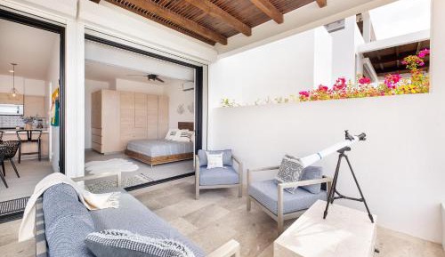 Apartment with Pool View 