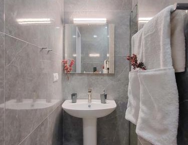 Single Room with Private Bathroom