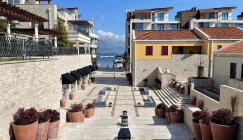 Superior One-Bedroom Apartment with Balcony