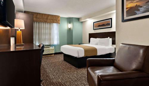 Queen Room - Accessible/Non-Smoking