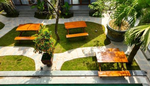 Bungalow with Garden View