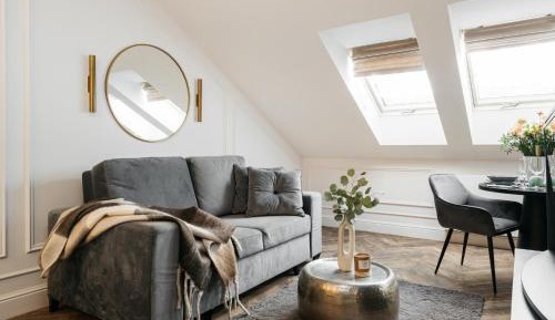 King Studio with Sofa Bed
