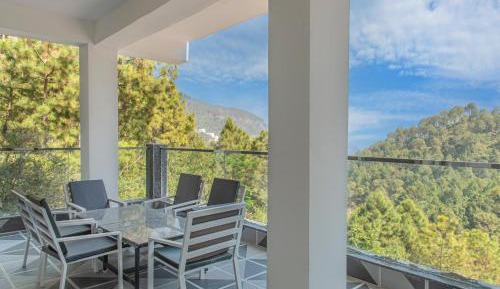 Apartment with Mountain View