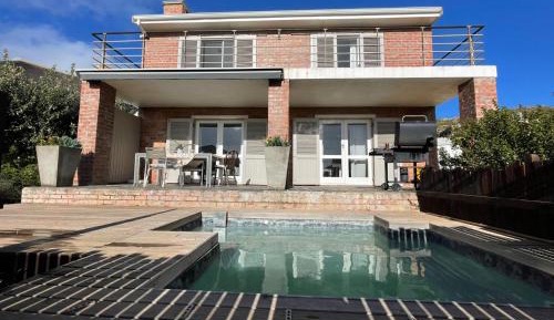 Three-Bedroom Holiday Home 