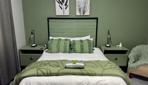 Deluxe Queen Room