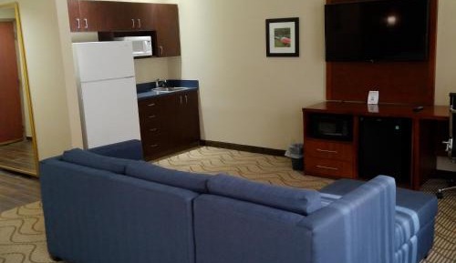 King Suite - Non-Smoking