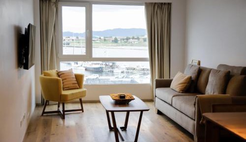 Apartment with Mountain View