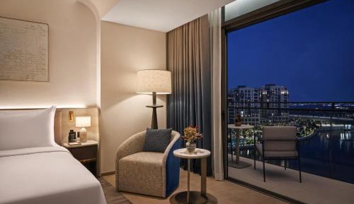 Deluxe Canal View Room King - Complimentary Lagoon Access