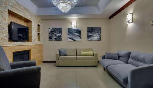 One-Bedroom Queen Suite with Kitchenette - Non-Smoking