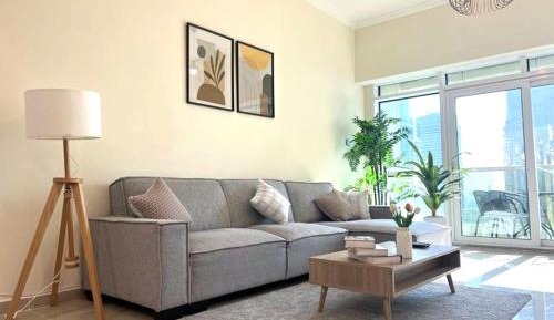 One-Bedroom Apartment with Lake View