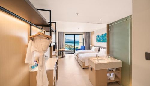 Deluxe Twin Room with Partial Sea View