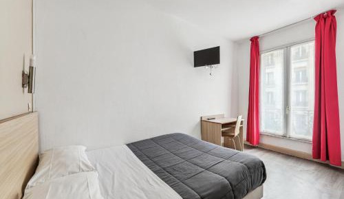 Standard Double Room with Shared Bathroom