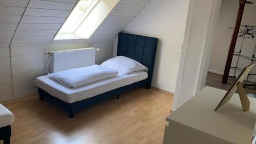 Standard Twin Room with Shared Bathroom
