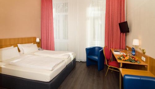 Double or Twin Room with Air Conditioning