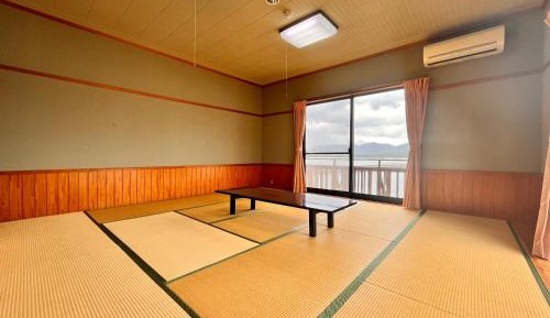 Japanese-Style Family Room - M