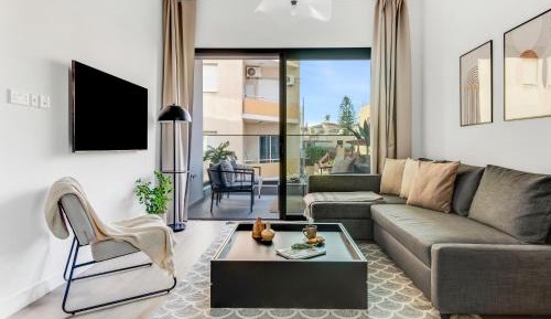 One-Bedroom Apartment with Balcony