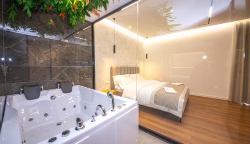 Superior Suite with Spa Bath