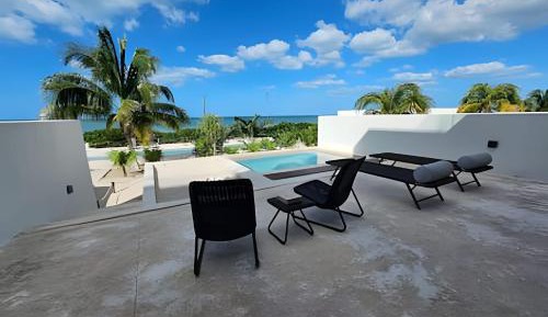 Apartment with Pool View 