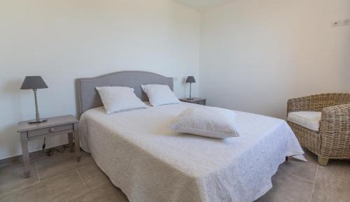 One-Bedroom Apartment with Balcony