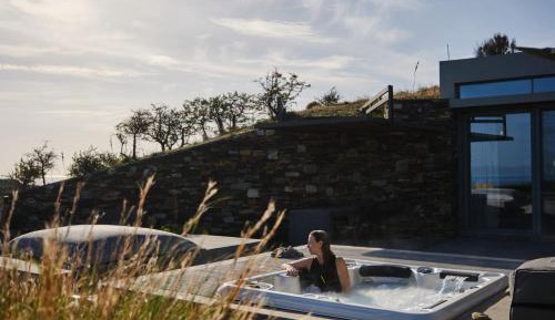 Panoramic Sea View Retreat with outdoor Hot Tub