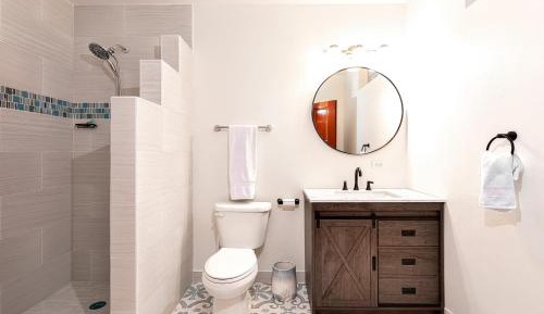Deluxe King Suite