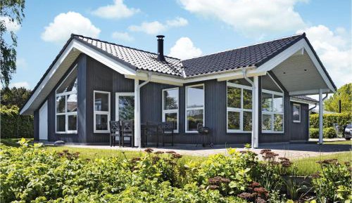 Three-Bedroom Holiday Home 