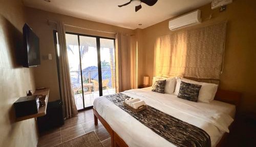 Deluxe Suite with Sea View