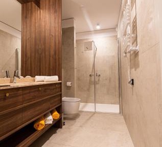 Two-Bedroom Deluxe Apartment with Balcony