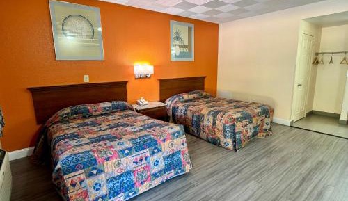 Queen Room with Two Queen Beds - Disability Access