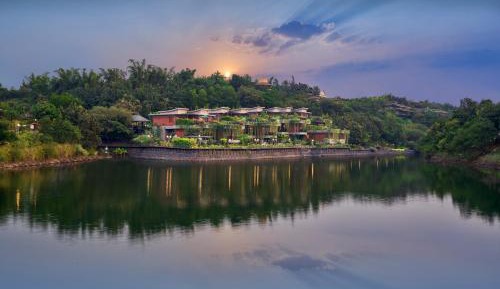 Patio Lake Side Condos