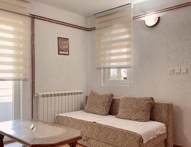 Apartment with Mountain View