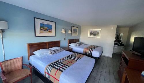 Quadruple Room with Two Queen Beds - Disability Access/Non Smoking