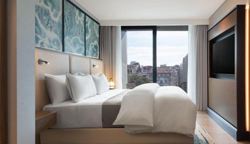 Premium King Suite with Sofa Bed, Balcony and City View