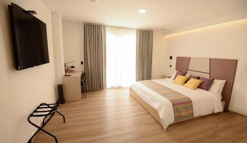 Deluxe King Suite