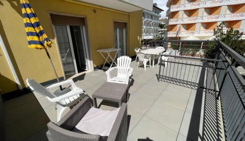 One-Bedroom Apartment with Terrace and Sea View