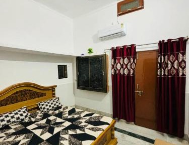 Deluxe Room (2 Adults + 1 Child)