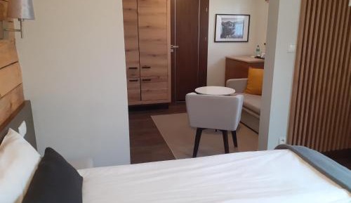 Deluxe Studio