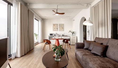 One-Bedroom Apartment with Bathtub - 5th Floor