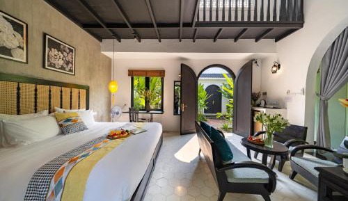 Villa with Garden View