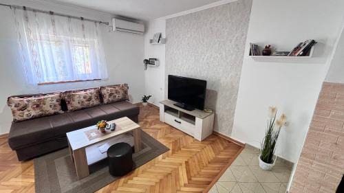 Apartment with Garden View