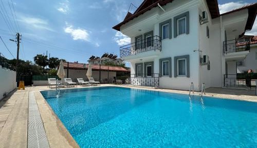 Apartment with Pool View 