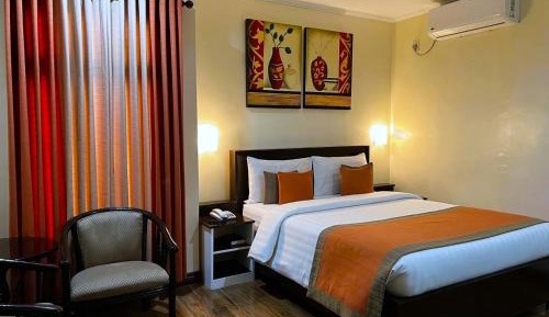 Deluxe Queen Room
