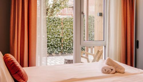 Apartment with Garden View