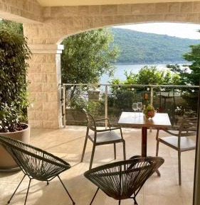 One-Bedroom Apartment - Sea Side