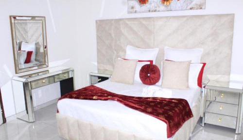 Deluxe King Suite
