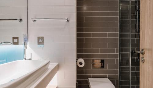 Standard Queen Room with Free Hot Breakfast