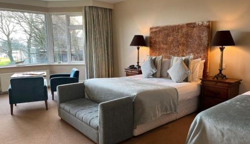 Family Room with Lake View 1