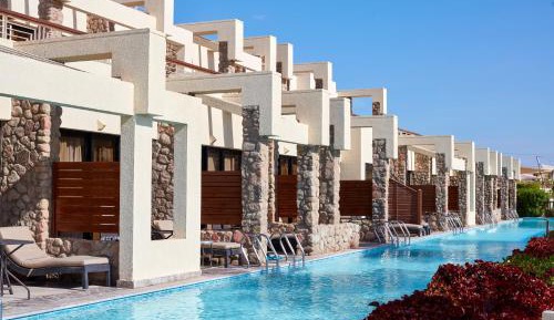 Swim-Up Room