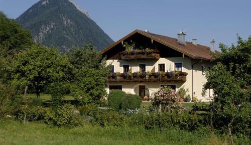 Apartment with Mountain View